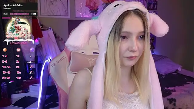 Snapshot of Evie_Ro chatting on 5, 1, 2025 Evie Ro online show from 5, 1, 2025