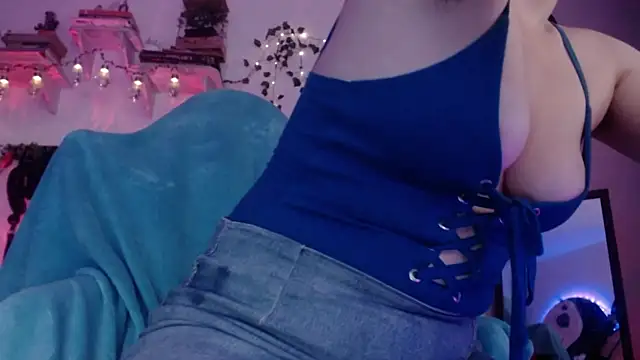 Snapshot of Eve_Blue77 chatting on 12, 9, 2025 Eve Blue77 online show from 12, 9, 2025