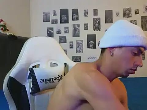 Snapshot of perlman_gigolo2 chatting on 16, 12, 2024 perlman gigolo2 online show from 16, 12, 2024