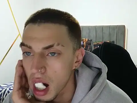 Snapshot of perlman_gigolo2 chatting on 5, 12, 2025 perlman gigolo2 online show from 5, 12, 2025