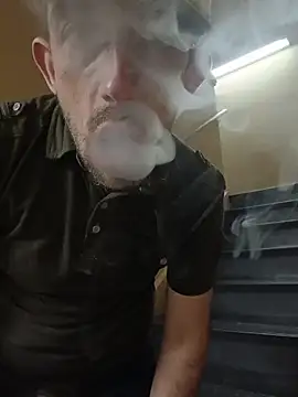 Snapshot of afTerparTycloudz chatting on 29, 10, 2025 afTerparTycloudz online show from 29, 10, 2025