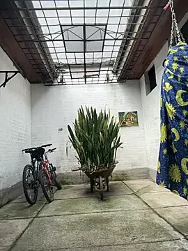 Snapshot of oliver_price1 chatting on 6, 4, 2026 oliver price1 online show from 6, 4, 2026