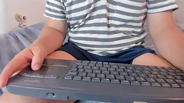 Snapshot of oliver_price1 chatting on 8, 4, 2026 oliver price1 online show from 8, 4, 2026