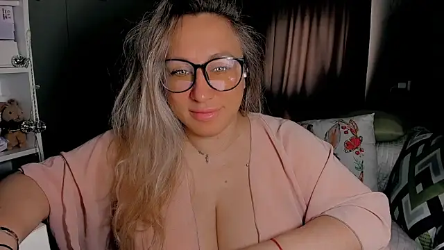 Snapshot of CumOnMy_Tits chatting on 22, 4, 2026 CumOnMy Tits online show from 22, 4, 2026