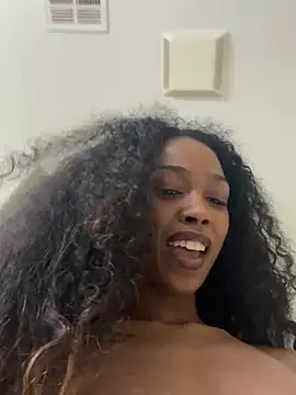 Snapshot of mismialove chatting on 10, 3, 2025 mismialove online show from 10, 3, 2025