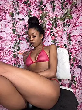 Snapshot of mismialove chatting on 2, 10, 2025 mismialove online show from 2, 10, 2025