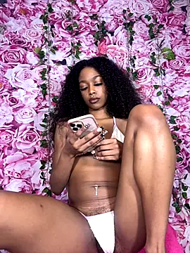Snapshot of mismialove chatting on 4, 10, 2025 mismialove online show from 4, 10, 2025