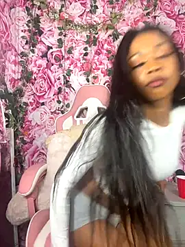 Snapshot of mismialove chatting on 18, 10, 2025 mismialove online show from 18, 10, 2025