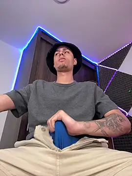 Snapshot of bigryann23 chatting on 1, 2, 2026 bigryann23 online show from 1, 2, 2026