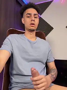 Snapshot of bigryann23 chatting on 14, 2, 2026 bigryann23 online show from 14, 2, 2026